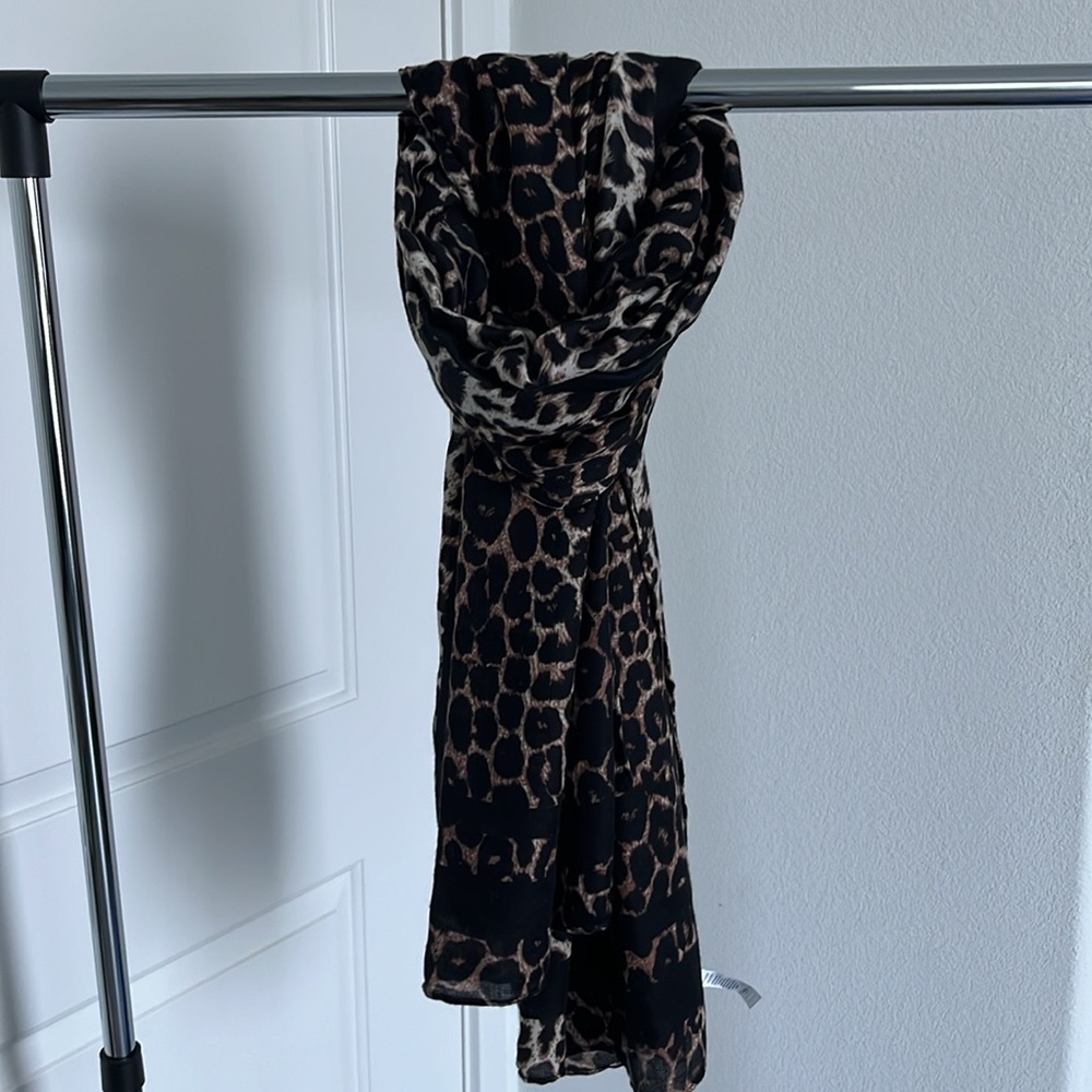 Large Leppard Scarf - Picture 3 of 3